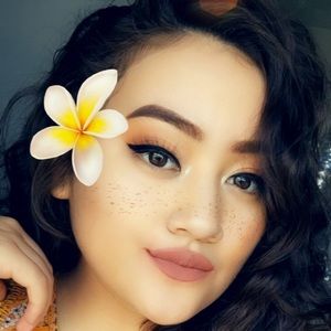 Meet your Posher, Selena